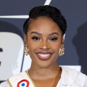 Miss France 2025 Angélique Angarni-Filopon pose lors du photocall de présentation de la nouvelle saison de l'émission Star Academy au Grand Rex à Paris le 29 septembre 2025. Photo par Alexis Jumeau/ABACAPRESS.COM