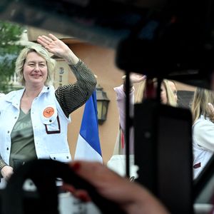 Le prince Albert II de Monaco a donné le départ de la 34eme édition du Rallye des Gazelles, depuis le chapiteau de Fonvieille à Monaco, en compagnie de Dominique Serra, la fondatrice et présidente du Rallye, de la marraine de coeur pour 2025, Luana Belmondo, Nadia Fettah Alaoui, la ministre de l'Economie et des Finances du Royaume du Maroc, du président du Conseil National Monégasque, Thomas Brezzo, et des personnalités du gouvernement, le 12 avril 2025© Bruno Bebert / Bestimage