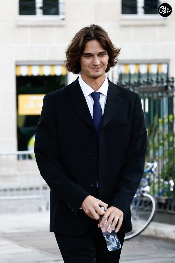 Félix Altmayer, fils de Nicolas Altmayer - Arrivées aux obsèques de Nicolas Altmayer en l’Église de Saint-Germain-des-Prés à Paris le 31 aout 2026. 

© Dominique Jacovides-Cyril Moreau/Bestimage