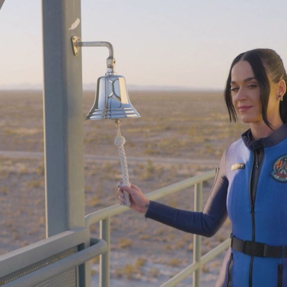 "Une de mes meilleures expériences !", a déclaré la popstar à son retour 

13 avril 2025 : ...La pop star Katy Perry et ses coéquipiers se préparent à devenir extra-terrestres en s'envolant dans l'espace...(Image de crédit : © Cover Images via ZUMA Press)