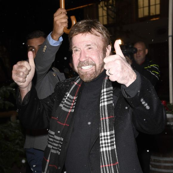 L'acteur serait en bon état moral, d'après les sources proches du dossier.

Chuck Norris à la soirée VIP Gut Aiderbichl Christmas Market à Henndorf en Autriche, le 12 novembre 2019
Backgrid USA / Bestimage