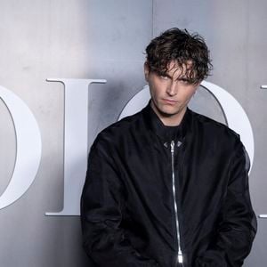Raphael Quenard au photocall du défilé Dior Homme à l'École-Militaire lors de la semaine de la mode masculine automne/hiver 2025-2026 à Paris, France, le 24 janvier 2025. © Olivier Borde/Bestimage