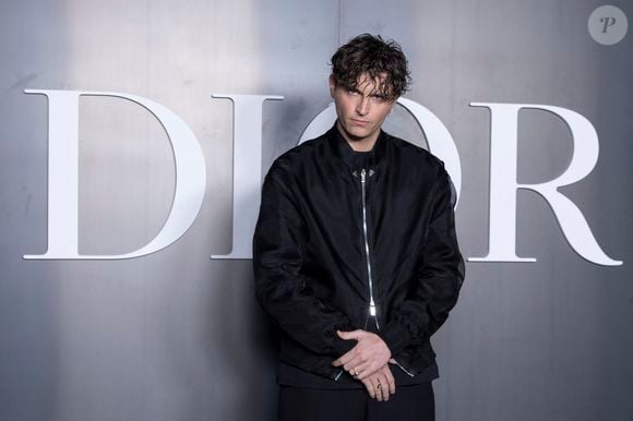 Raphael Quenard au photocall du défilé Dior Homme à l'École-Militaire lors de la semaine de la mode masculine automne/hiver 2025-2026 à Paris, France, le 24 janvier 2025. © Olivier Borde/Bestimage