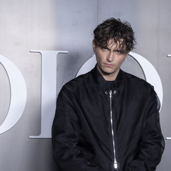 Raphael Quenard au photocall du défilé Dior Homme à l'École-Militaire lors de la semaine de la mode masculine automne/hiver 2025-2026 à Paris, France, le 24 janvier 2025. © Olivier Borde/Bestimage