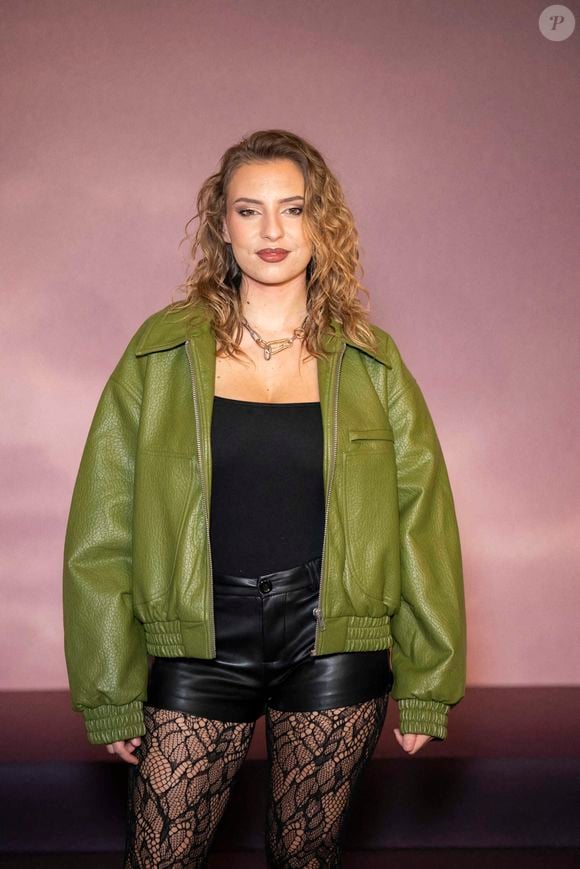 À la fin, il n'en est resté qu'une : Léa, sauvée par le public. 

La participante de l'émission de télé-réalité "Star Academy" Lea Doffey assiste à la première mondiale de la saison 4 de "Bridgerton" au Palais Brongniart le 14 janvier 2026 à Paris, France. Photo par Eliot Blondet/ABACAPRESS.COM