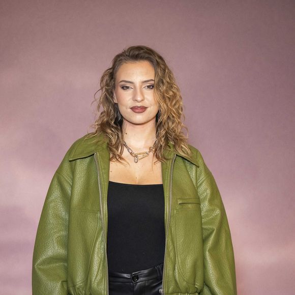 À la fin, il n'en est resté qu'une : Léa, sauvée par le public. 

La participante de l'émission de télé-réalité "Star Academy" Lea Doffey assiste à la première mondiale de la saison 4 de "Bridgerton" au Palais Brongniart le 14 janvier 2026 à Paris, France. Photo par Eliot Blondet/ABACAPRESS.COM