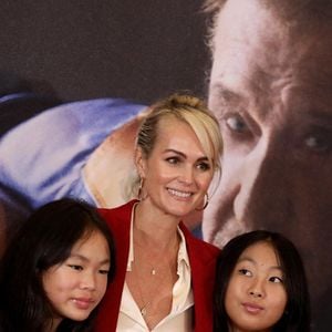 Laeticia Hallyday et ses filles Joy et Jade - Projection au Grand Rex à Paris des documentaires "Johnny USA" et "A nos promesses" à l'occasion de la Journée Spéciale Johnny, son rêve américain. Le 21 octobre 2020
© Jacovides-Moreau / Bestimage