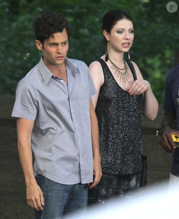 Penn Badgley, Michelle Trachtenberg sur le tournage de "Gossip Girl" à New York le 17 juillet 2012. © FAMEFLYNET / BESTIMAGE