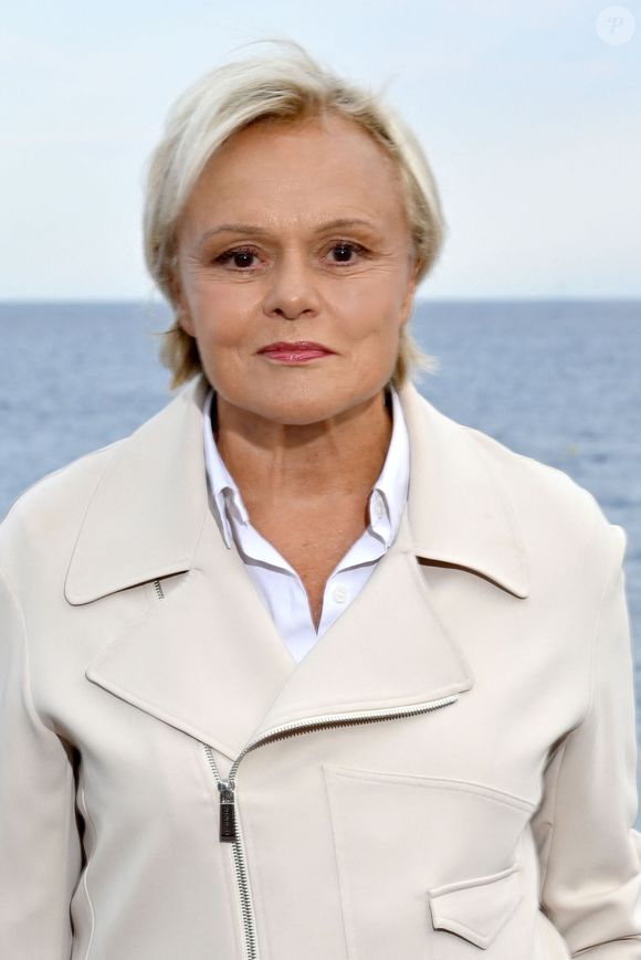 Muriel Robin - Photocall du film "La pire mère au monde" réalisé par Pierre Mazingarde lors de la 7e édition du festival Cineroman à Nice le 1er Octobre 2025 © Bebert-Jacovides/Bestimage