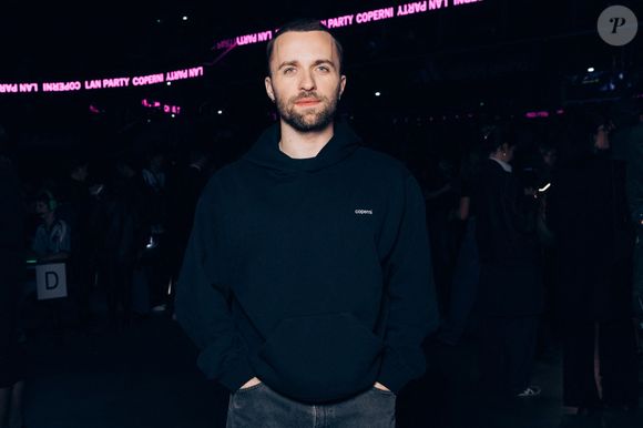 Des célébrités assistent au défilé Coperni Womenswear Automne/Hiver 2025-2026 dans le cadre de la semaine de la mode à Paris, à l'Adidas Arena.
Backgrid USA / Bestimage