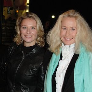 Brigitte Fossey aura 80 ans l'an prochain.

Marie Adam et sa mère Brigitte Fossey à Paris en 2004. © Agence / Bestimage