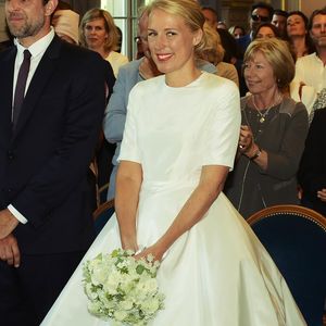 Bien que très discrète sur sa vie amoureuse, pour le dernier numéro de l'émission sur France 5 en juin 2025, Agathe Lecaron avait eu droit à une surprise de son mari, François Pellissier. 

Agathe Lecaron et son mari François Pellissier, lors de leur mariage en juin 2015.

Instagram @agathelecaron