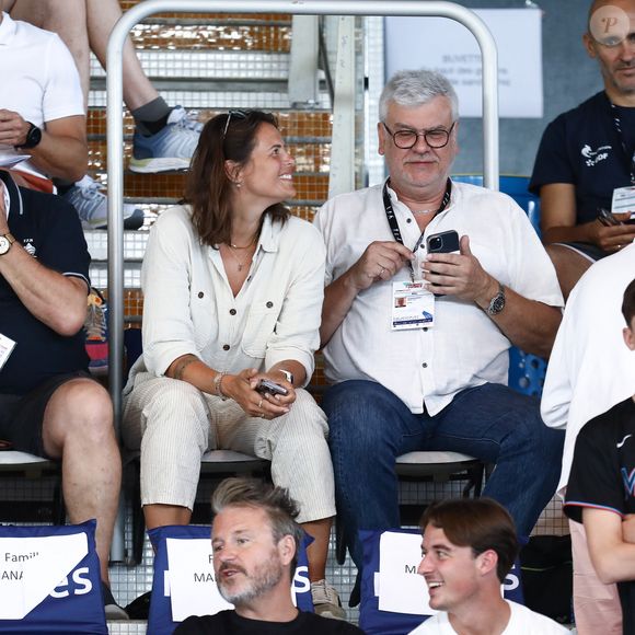Laure Manaudou et son père Jean-Luc Manaudou assistent dans les tribunes aux championnats de France Élites en grand bassin de natation à Rennes, France, le 15 juin 2023. © Mickael Chavet/Zuma Press/Bestimage