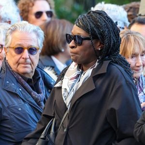 Christian Clavier, Marie-Anne Chazel, Ramatoulaye Diop, la veuve du défunt - Sortie des Obsèques de Michel Blanc en l'église Saint-Eustache à Paris, le 10 octobre 2024. 
© Moreau / Jacovides / Bestimage