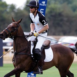 Le prince Harry participe à la Coupe de polo ISP Handa de Sentebale au Royal Berkshire Polo Club à Windsor au Royaume-Uni, le 26 juillet 2018.

Photo : Agence / Bestimage