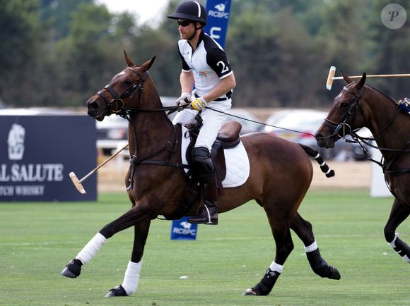 Le prince Harry participe à la Coupe de polo ISP Handa de Sentebale au Royal Berkshire Polo Club à Windsor au Royaume-Uni, le 26 juillet 2018.

Photo : Agence / Bestimage