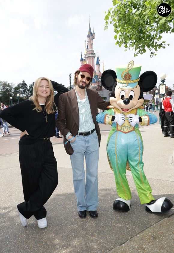 Exclusif - Virginie Efira et son compagnon Niels Schneider au lancement du Disney Music Festival à Disneyland Paris le 26 avril 2025. © Coadic Guirec / Bestimage