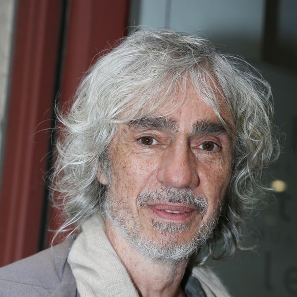 avec leur garçon qui suit les cours du CNED.

Exclusif - Louis Bertignac arrive à l'enregistrement de l'emission 'Tous en coeur'  au profit de SOS villages d'enfants au Theatre du Chatelet à Paris, France le 13 Septembre 2013.