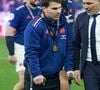 Qui va payer le salaire d’Antoine Dupont pendant sa blessure ?
Antoine Dupont avec ses béquilles - La France domine l'Ecosse et remporte le Tournoi des 6 Nations au Stade de France à Saint-Denis, Seine Saint-Denis, France. © Cyril Moreau/Bestimage