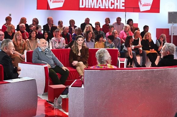 Exclusif - Gérard Jugnot, la chanteuse Vernis rouge ( Manon Debs ), Michel Drucker - Enregistrement de l'émission Vivement dimanche consacrée à l'équipe du Splendid au studio Rive Gauche, presentée par Michel Drucker . Diffusion sur France 3 le 23/02/2025. présentée par M.Drucker, diffusée le 23 février 2025 sur France 3.
© Guillaume Gaffiot / Bestimage
