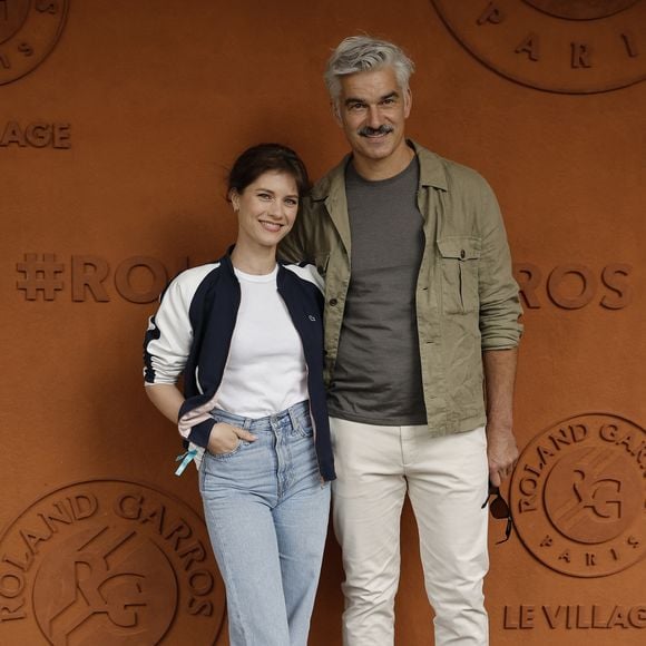 Non loin du couple, on pouvait également retrouver Alice Dufour et François Vincentelli qui se sont mariés l'année dernière 

Alice Dufour , François Vincentelli lors des Internationaux de France de Tennis de Roland Garros 2025, à Paris, France, le 7 juin 2025. 
© Cyril Moreau / Bestimage