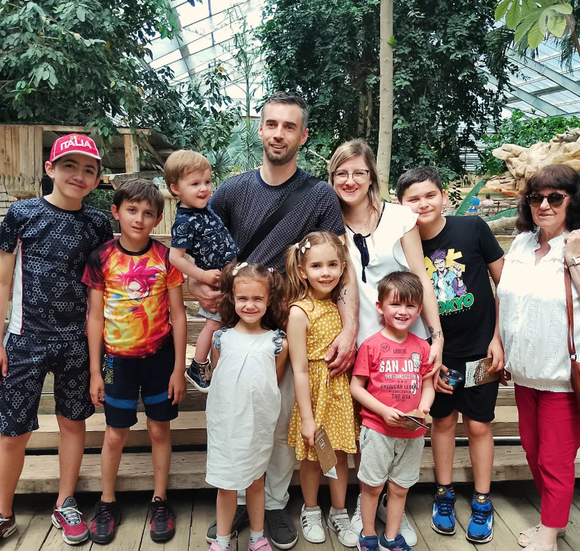 Et sa chère et tendre à l'impression d'avoir été prise pour une idiote
Les Tuzzoli de "Familles nombreuses, la vie en XXL"
