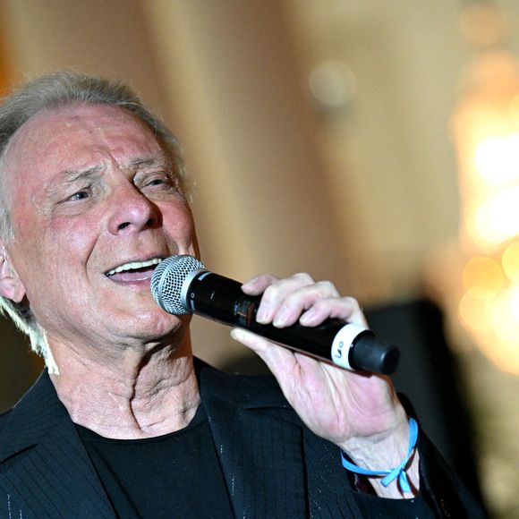 "Ensuite, ultérieurement, une réédition d’un album live sera émise fin 2025 ou début 2026”

Herbert Léonard durant le dîner de Gala caritatif de l'association Enfant Star et Match à l'hôtel Negresco à Nice, le 8 juin 2024. Fabrice Ravaux, le fondateur et président de l'association, souhaite, avec les bénéfices de cette soirée, financer les installations d'un Rooftop Sportif pour les enfants hospitalisés à l'hôpital Lenval à Nice. Cette terrasse offrira un espace de 200m2 en plein air sécurisée pour des sports adaptés et des moments de répit pour les enfants et leurs familles.
Depuis plus de 15 ans, la mission d’Enfant Star et Match est d'offrir un soutien aux enfants malades en leur donnant l’opportunité de rêver, de s’épanouir et de guérir à travers le sport, la musique et le spectacle. © Bruno Bebert / Bestimage