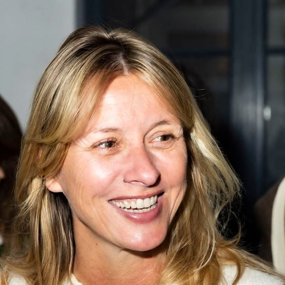 "D'abord, j'ai trouvé un terrain complètement aride, face aux montagnes. Tu verras la vue est époustouflante, face à l'Atlas et après il fallait construire cette maison."

Exclusif - Sarah Lavoine - Cocktail Chez Marc'O pendant la première édition du parcours Off Vendôme du 24 au 26 mars 2022 autour de la Place Vendôme à Paris le 24 mars 2022. 
© Jack Tribeca / Bestimage