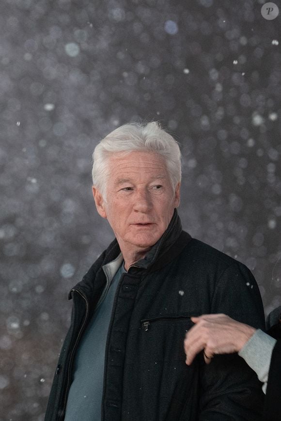 Richard Gere participe à la cérémonie d'illumination du grand sapin de Noël de Murcie, en Espagne, le 28 novembre 2025.

© Yasky Lalo/Bestimage
