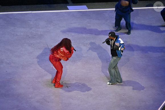 9 février 2025, Nouvelle-Orléans, LA ; Kendrick Lamar se produit pendant le spectacle de la mi-temps du Super Bowl LIX entre les Philadelphia Eagles et les Kansas City Chiefs au Caesars Superdome.  Eric Canha/CSM (Crédit photo :  Eric Canha/CSM via ZUMA Press Wire)