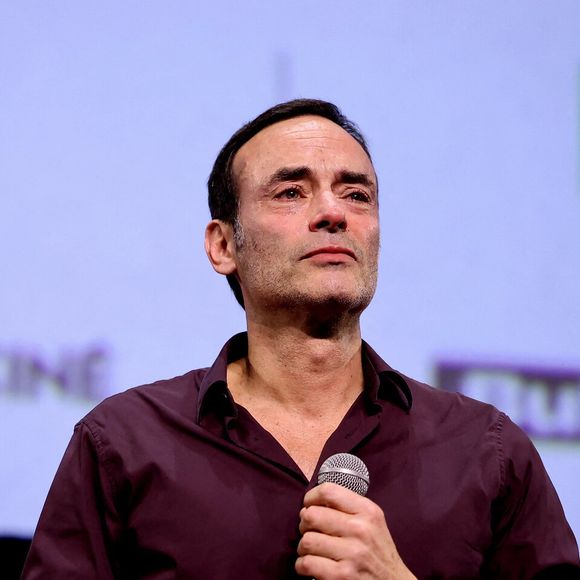 Anthony Delon - Pour la séance de clôture de la 16ème édition du Festival Lumière de Lyon, un hommage tout particulier a été rendu à l'acteur Alain Delon en projetant "Plein Soleil" de René Clément. Pour l'occasion Vincent Lindon a prononcé un discours en présence de Anthony Delon, qui, sous le coup de l'émotion, a fondu en larmes pendant l'évocation de son père. C'est la première fois, depuis sa disparition, qu'un hommage était rendu en public à Alain Delon,  au Halle Tony Garnier, à Lyon, France, le 20 octobre 2024. © Dominique Jacovides/Bestimage
