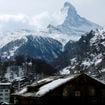 En usurpant l'identité d'une star française, ils s'offrent une semaine dans l'hôtel 4 étoiles d'une station de ski très réputée !