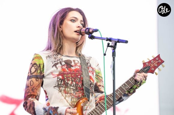 Et le public a répondu présent puisque, malgré ce changement pour une salle plus grande, le concert affiche déjà complet.

Paris Jackson en concert lors du 2023 Bonnaroo Music & Arts Festival à Manchester (Tennessee), le 18 juin 2023. © Zuma Press / Bestimage