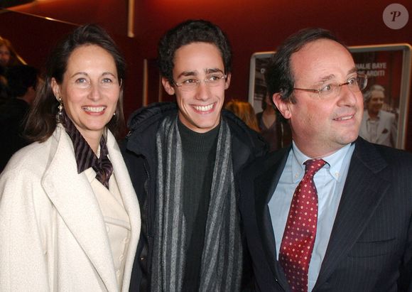 Le chef du Parti socialiste français François Hollande et la présidente de la région Poitou-Charente Ségolène Royal, et leur fils Thomas assistent à l'avant-première du dernier film de Claude Berri, 'L'un reste, l'autre part', au cinéma UGC Publicis à Paris, France, le 11 janvier 2005. Photo par Bruno Klein/ABACA