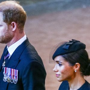 Le prince Harry et Meghan Markle à la procession cérémonielle du cercueil de la reine Elisabeth II du palais de Buckingham à Westminster Hall à Londres, le 14 septembre 2022.

Photo : Photoshot  / Panoramic / Bestimage