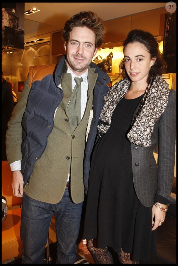 Arthur de Kersauson et sa femme Clothilde à la boutique Tod's à Paris