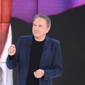 Exclusif - Michel Drucker - Enregistrement de l'émission Vivement dimanche au studio Rive Gauche, présentée par M.Drucker, diffusée le 07 septembre 2025 sur France 3.  © Guillaume Gaffiot / Bestimage