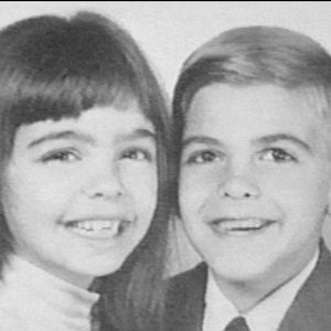 Elle est décédée à l'âge de 65 ans d’un cancer.

George Clooney et sa soeur Adelia en 1960. © LFI/ABACA.