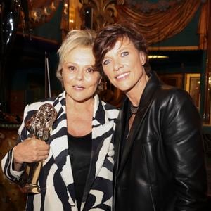 Muriel Robin, sa femme Anne Le Nen lors de la 37ème Nuit des Molières aux Folies Bergère à Paris le 4 mai 2026.
© Jack Tribeca / Bestimage