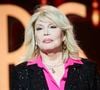Amanda Lear interpelle publiquement Miley Cyrus au sujet d'une étrange ressemblance musicale.

Exclusif - Amanda lear lors de l’enregistrement de l’émission “Les stars s’unissent pour le Sidaction” au théâtre Marigny à Paris

© Guirec-Moreau/ Bestimage