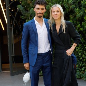 Exclusif - les coureurs cyclistes Julian Alaphilippe et sa compagne Marion Rousse - Arrivées de l'émission "Vivement Dimanche" qui sera diffusée le 24 octobre 2021 au Studio Gabriel à Paris, France, le 14 octobre 2021. © Christophe Clovis / Bestimage 

No web, no Blog pour la Belgique et la Suisse