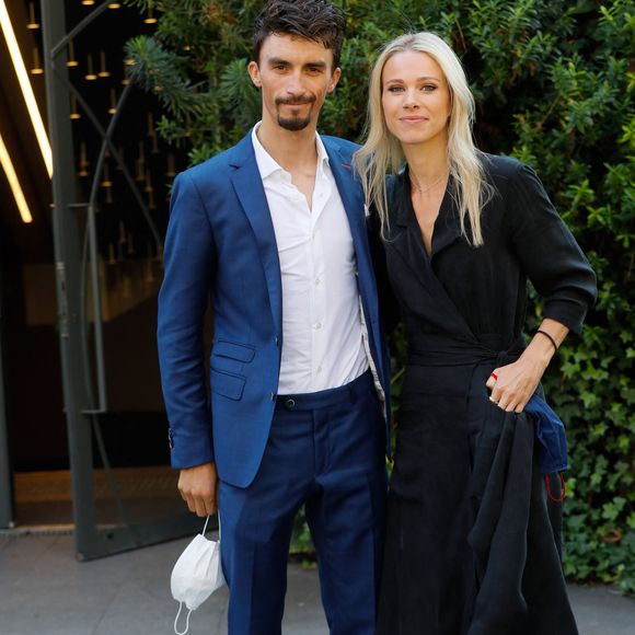 Exclusif - les coureurs cyclistes Julian Alaphilippe et sa compagne Marion Rousse - Arrivées de l'émission "Vivement Dimanche" qui sera diffusée le 24 octobre 2021 au Studio Gabriel à Paris, France, le 14 octobre 2021. © Christophe Clovis / Bestimage 

No web, no Blog pour la Belgique et la Suisse