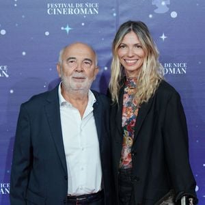 Le 25 juin 2016, Gérard Jugnot et Patricia Campi se sont mariés sur l'île de Porquerolles, un territoire méditerranéen de seulement 12 km² réputé pour ses plages d'exception.

Gérard Jugnot et sa femme Patricia Campi lors de la 5ème édition du festival Cinéroman à Nice le 3 octobre 2023.

© Norbert Scanella / Panoramic / Bestimage