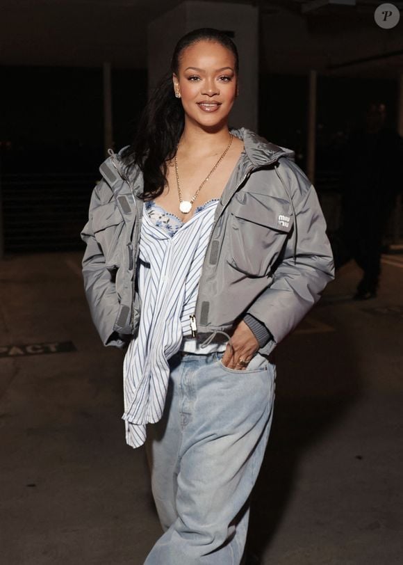 EXCLUSIVE Beverly Hills, CA Rihanna a été aperçue à Los Angeles, alors qu'elle se rendait à un rendez-vous, après les célébrations de son anniversaire. 


Sur la photo : Rihanna