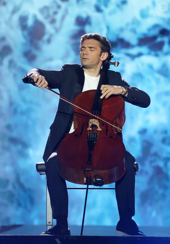Gautier Capuçon sur la scène du "Gala des pièces jaunes, le concert événement" à La Défense Arena à Nanterre le 23 janvier 2025. © Jacovides / Moreau / Bestimage