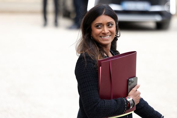 La porte-parole du gouvernement Prisca Thévenot, ministre du renouvellement démocratique à la sortie du conseil des ministres, au palais de l'Elysée, Paris, le 3 juillet 2024 © Stéphane Lemouton / Bestimage