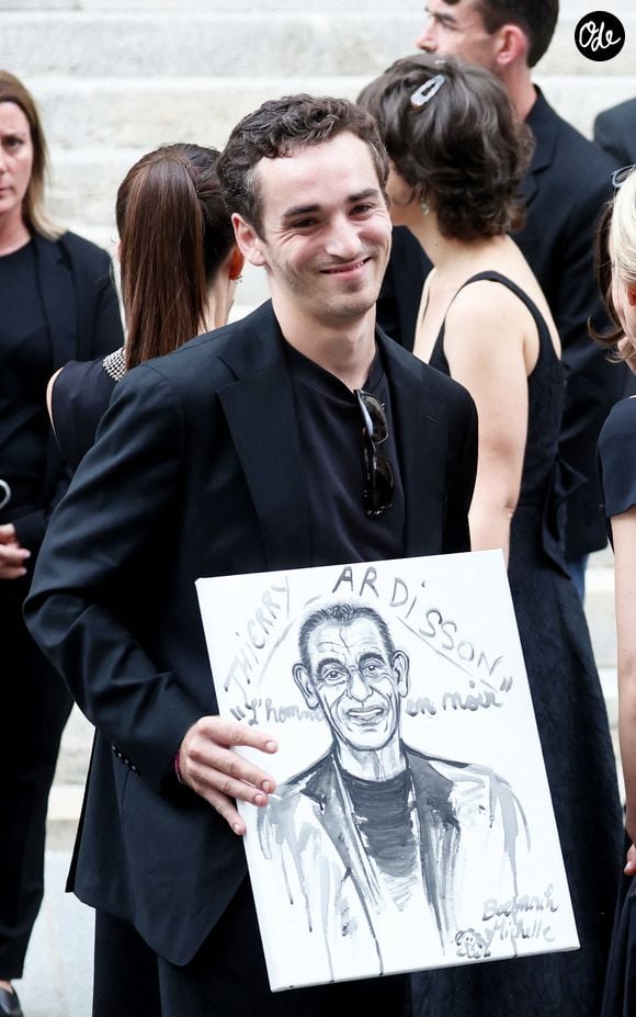 "Nous voulions d’abord nous perdre, puis nous retrouver", confie Ximena Aguilar à "Vogue". 

Gaston Ardisson - Sorties des obsèques de Thierry Ardisson en l’église Saint-Roch de Paris, France, le 17 juillet 2025. 

© Clovis-Jacovides/Bestimage