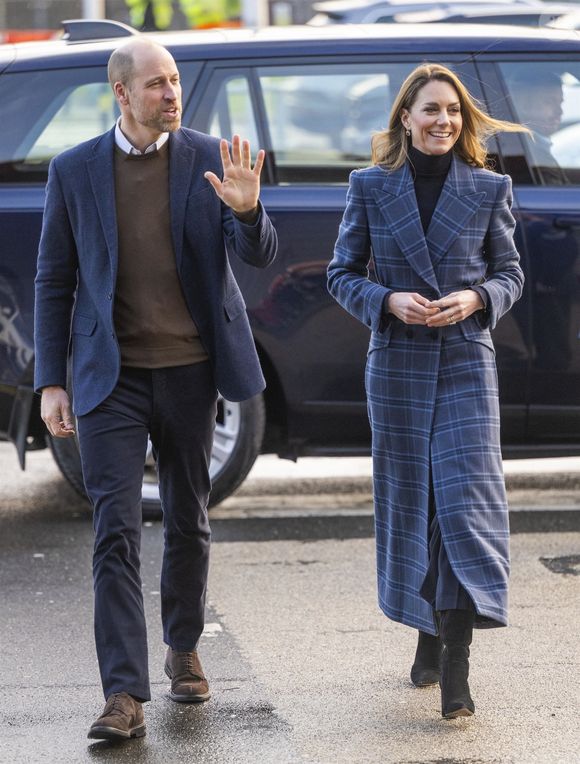 BGUK_3465825 - Stirling, ROYAUME-UNI Le prince William (Le prince William, prince de Galles), prince de Galles et Catherine, princesse de Galles (Catherine "Kate" Middleton, princesse de Galles) visitent la National Curling Academy à Stirling, en Écosse, pour rencontrer les équipes de curling de Team GB et de Paralympics GB, avant les Jeux olympiques d'hiver et les Jeux paralympiques d'hiver à Milan-Cortina en février et mars.



Sur la photo : Le prince William (Le prince William, prince de Galles), prince de Galles et Catherine Princesse de Galles, Kate Middleton
