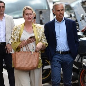 Paul Belmondo et sa femme Luana - Mariage de Claude Lelouch à la mairie du 18ème à Paris. Le 17 juin 2023