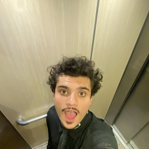 Désormais, c’est avec son groupe Chat Noir, dans lequel il est à la fois chanteur et guitariste, qu’il donne des concerts.

Manolo Nicolini, le fils de Bénabar